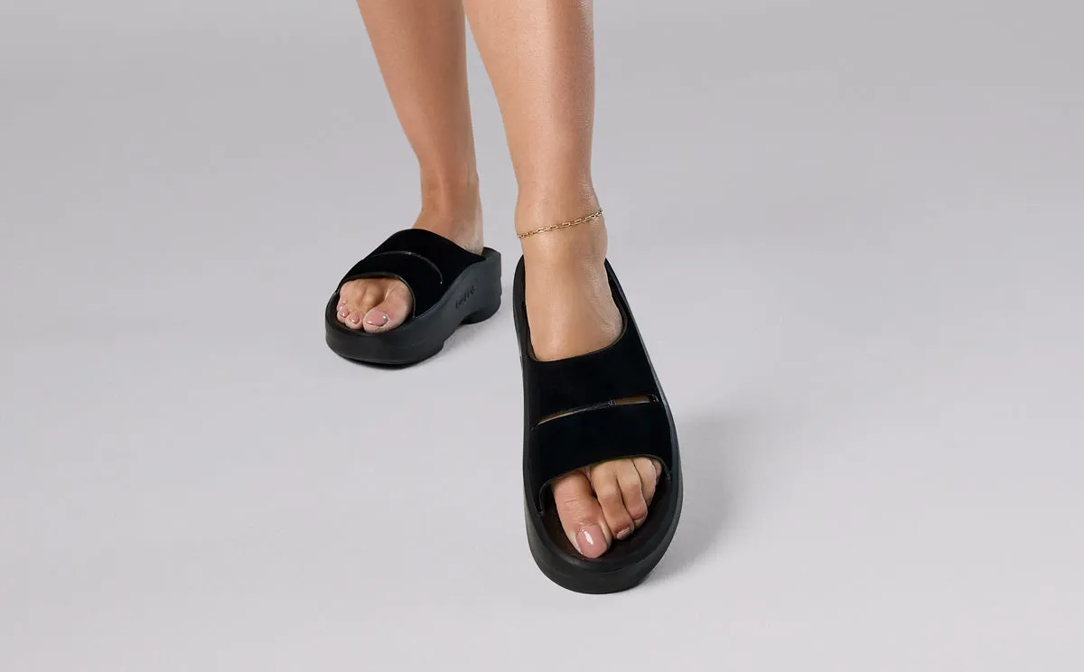 Women's OOmega OOahh Posh Sandal - Black